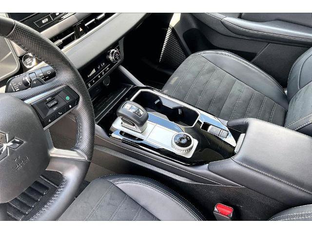 Used 2025 Mitsubishi Outlander SE FWD image 18