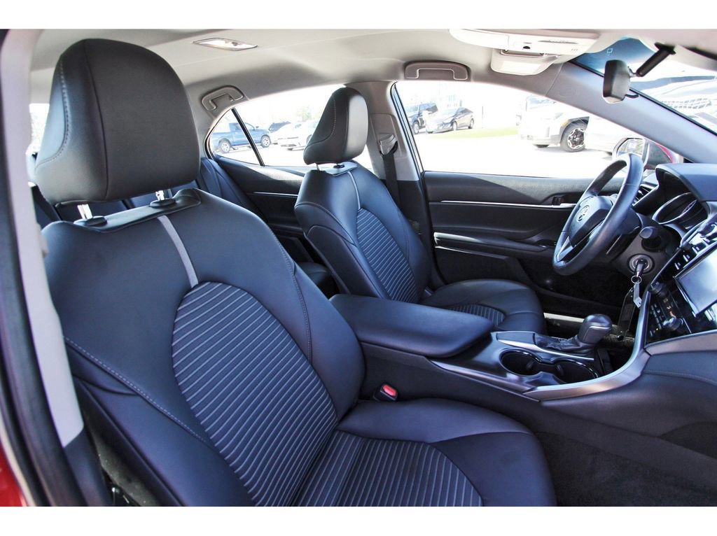Used 2018 Toyota Camry L image 26