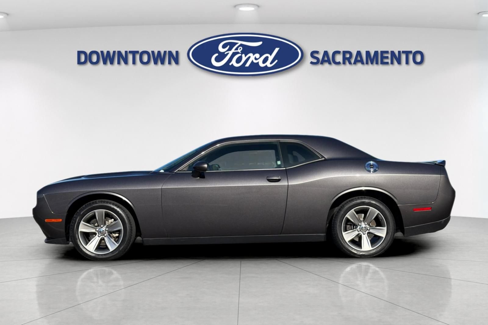 Used 2019 Dodge Challenger SXT RWD image 7