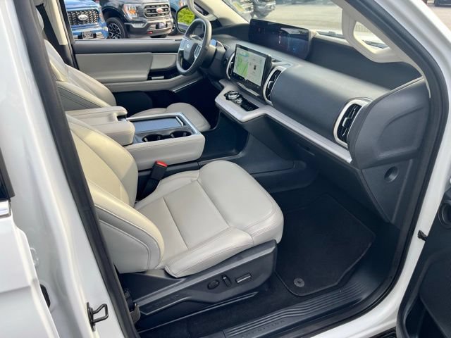 Certified 2025 Ford Expedition Active AWD/4WD image 33