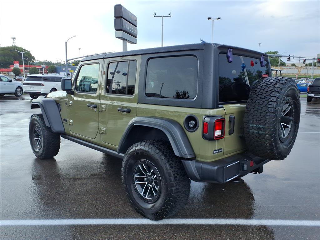Used 2025 Jeep Wrangler Unlimited Sport AWD/4WD image 3