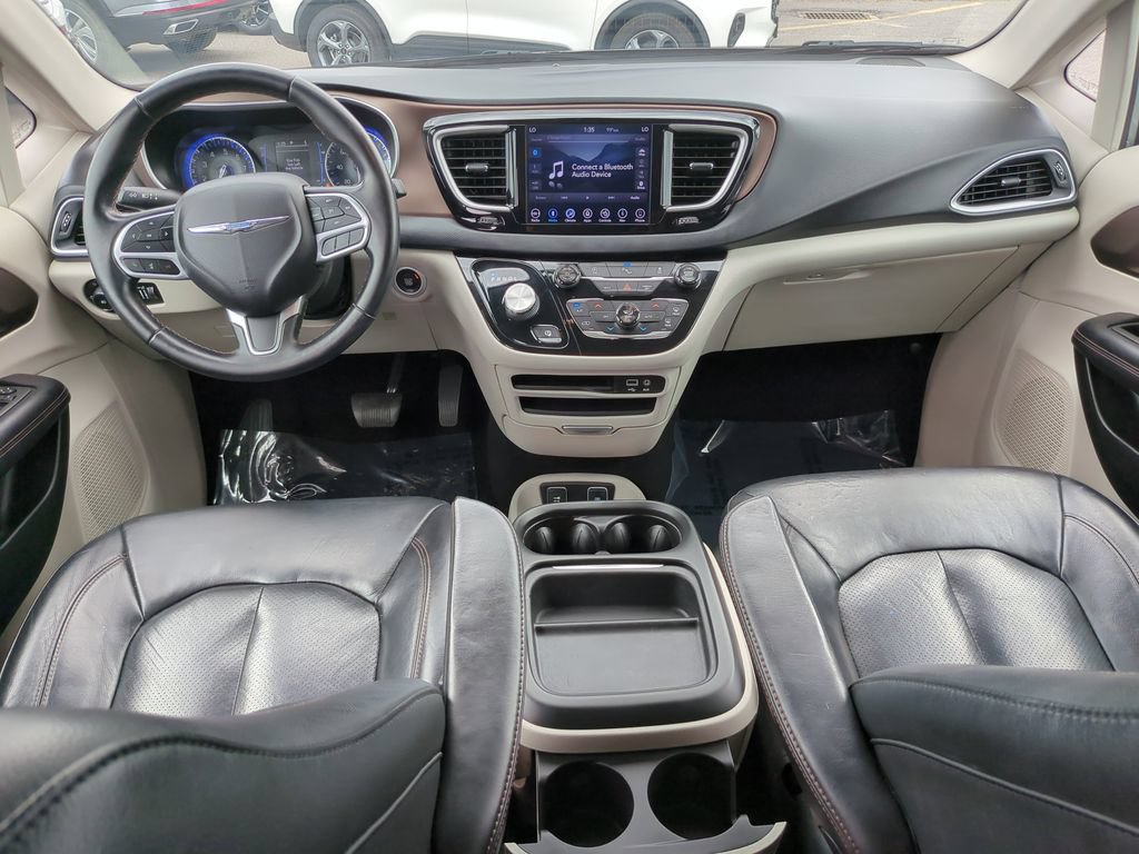 Used 2018 Chrysler Pacifica Touring-L FWD image 15