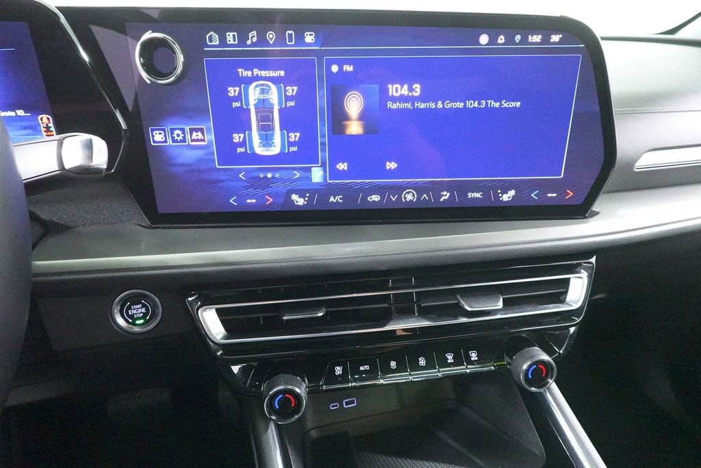 Used 2024 Chevrolet Traverse LT image 17