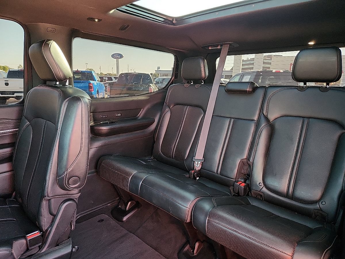 Used 2022 Jeep Wagoneer Series III w/ Premium Group I AWD/4WD image 6