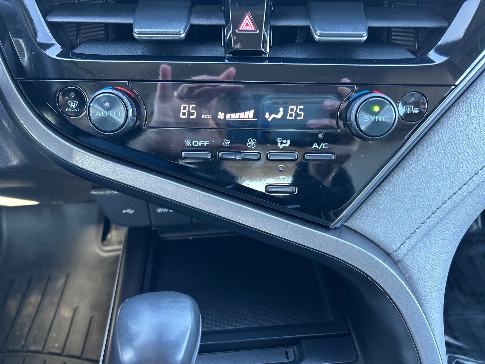 Used 2022 Toyota Camry SE image 25