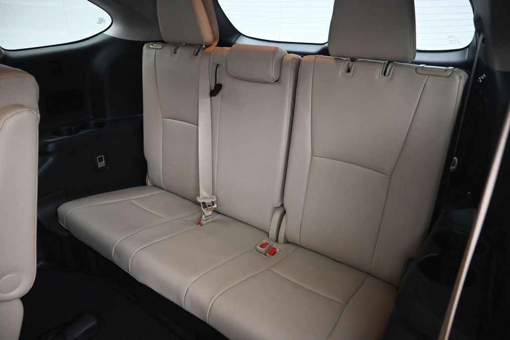 Used 2023 Toyota Highlander XLE FWD image 14