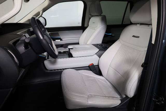 Certified 2025 Ford Expedition Platinum w/ Driver's Package AWD/4WD image 8