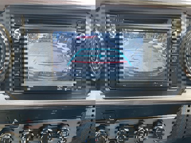 Used 2019 Toyota Tacoma SR5 AWD/4WD image 25