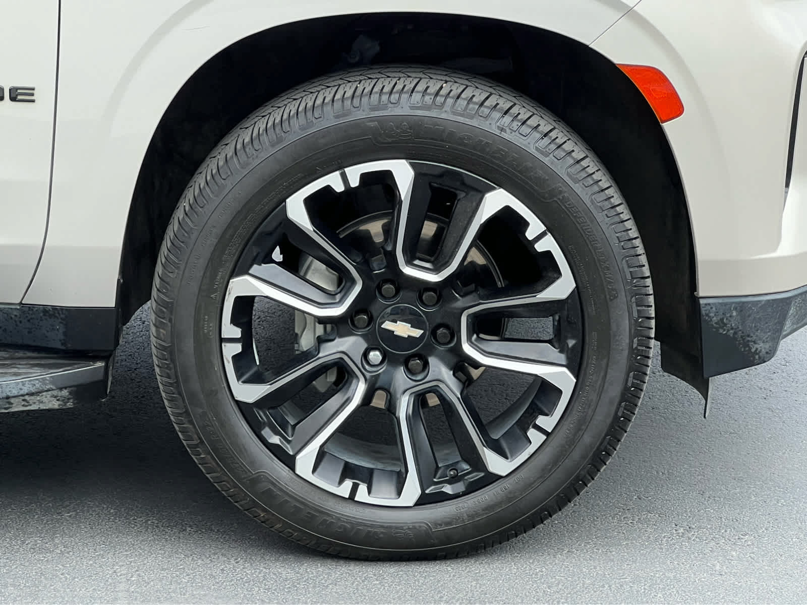 Used 2022 Chevrolet Tahoe LT w/ LT Signature Plus Package AWD/4WD image 16