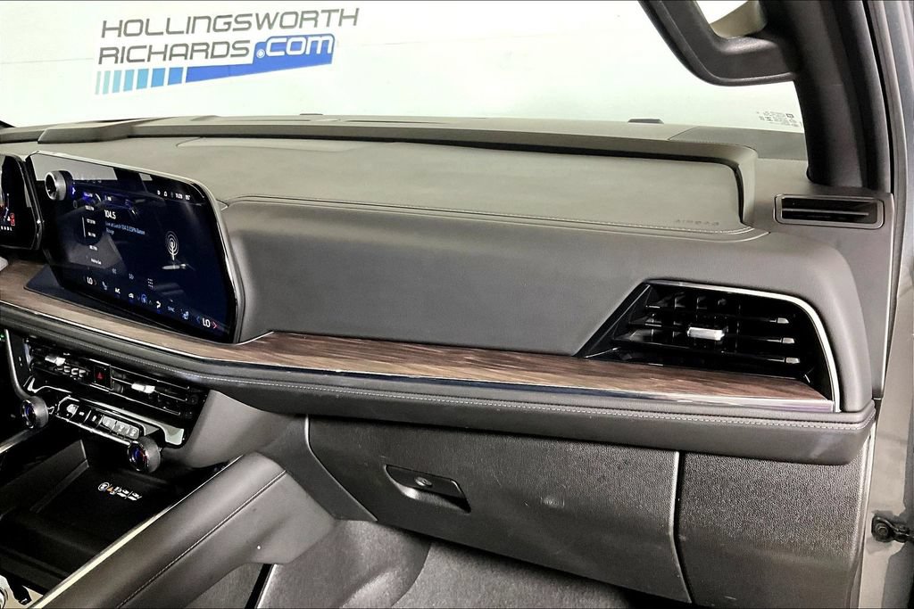 Used 2025 Chevrolet Suburban Z71 AWD/4WD image 12