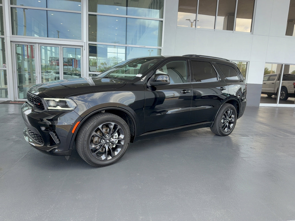 Used 2025 Dodge Durango GT w/ Blacktop Package RWD image 2