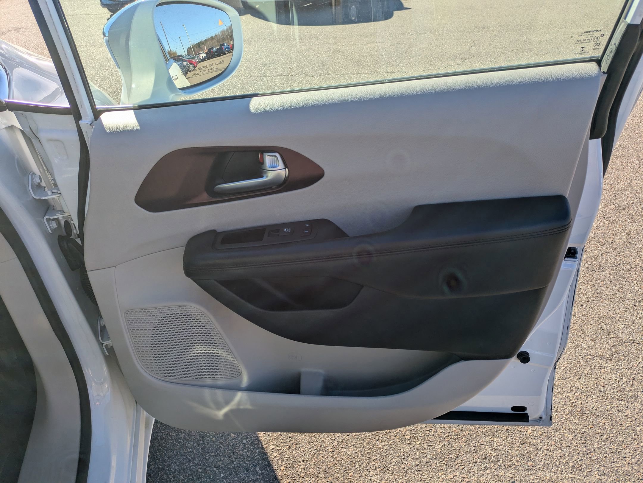 Used 2020 Chrysler Pacifica Limited image 26