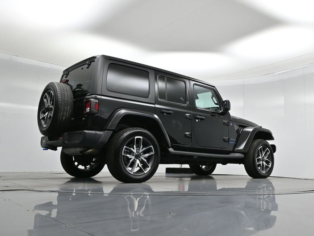 Used 2024 Jeep Wrangler Unlimited image 15