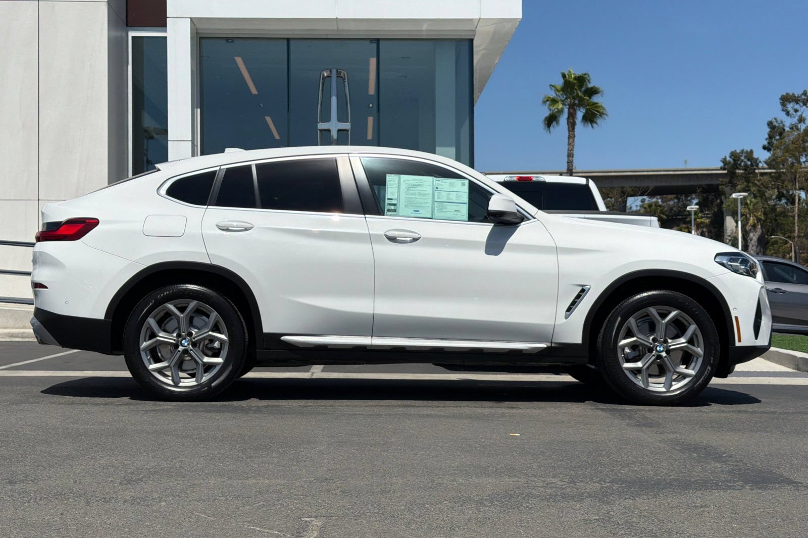 Used 2024 BMW X4 xDrive30i w/ Premium Package AWD/4WD image 2