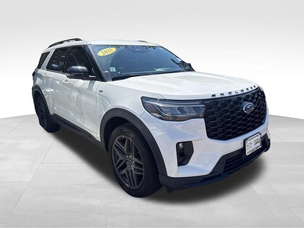 Certified 2025 Ford Explorer ST-Line w/ ST-Line Street Pack AWD/4WD image 5