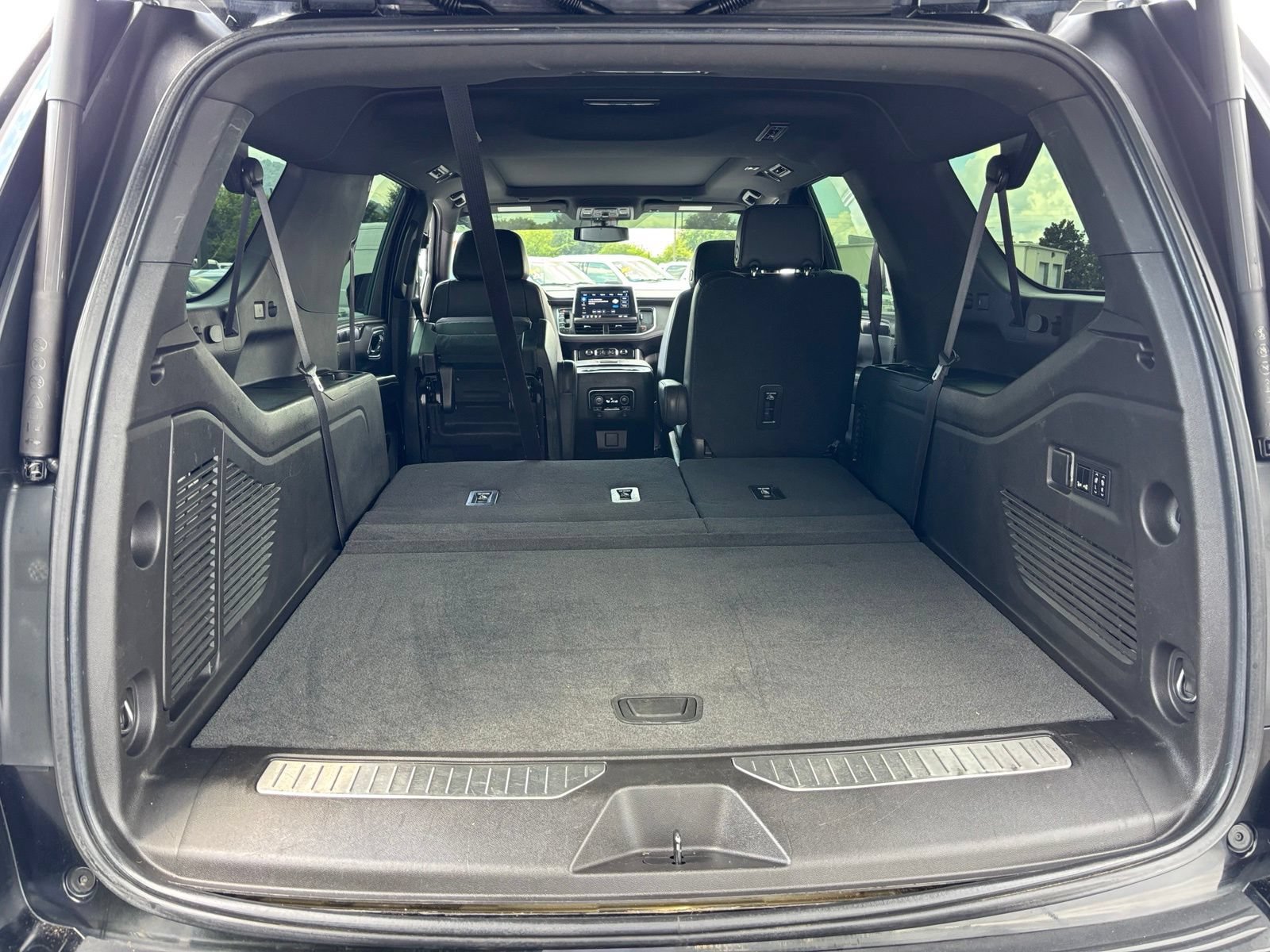 Used 2021 Chevrolet Suburban RST w/ Luxury Package AWD/4WD image 17