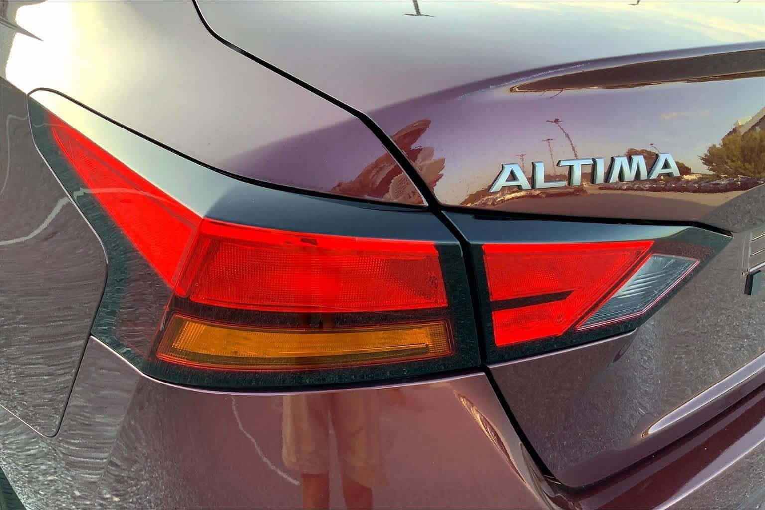 Used 2025 Nissan Altima 2.5 SV FWD image 26