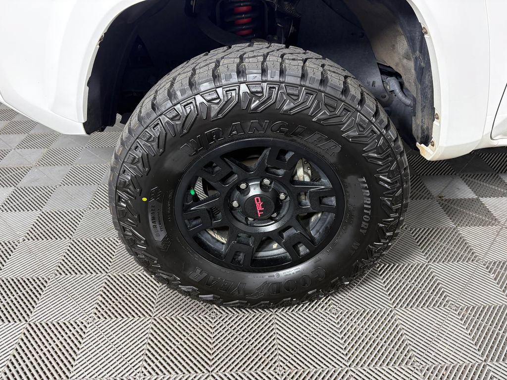 Used 2021 Toyota Tacoma TRD Sport w/ Technology Package AWD/4WD image 11