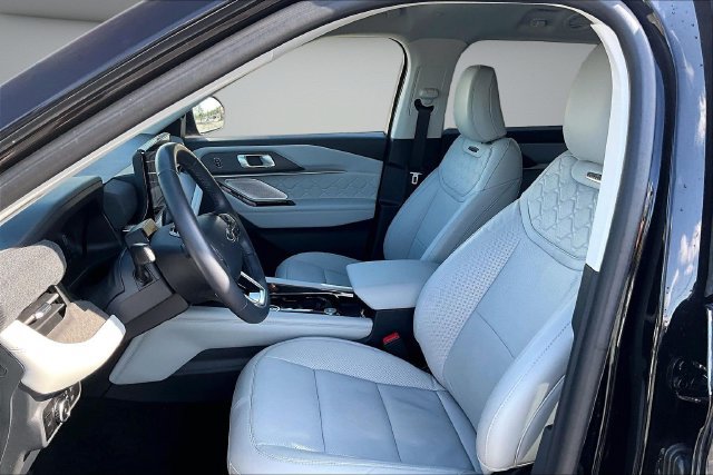 Certified 2026 Ford Explorer Platinum w/ LUX Leather Package AWD/4WD image 21
