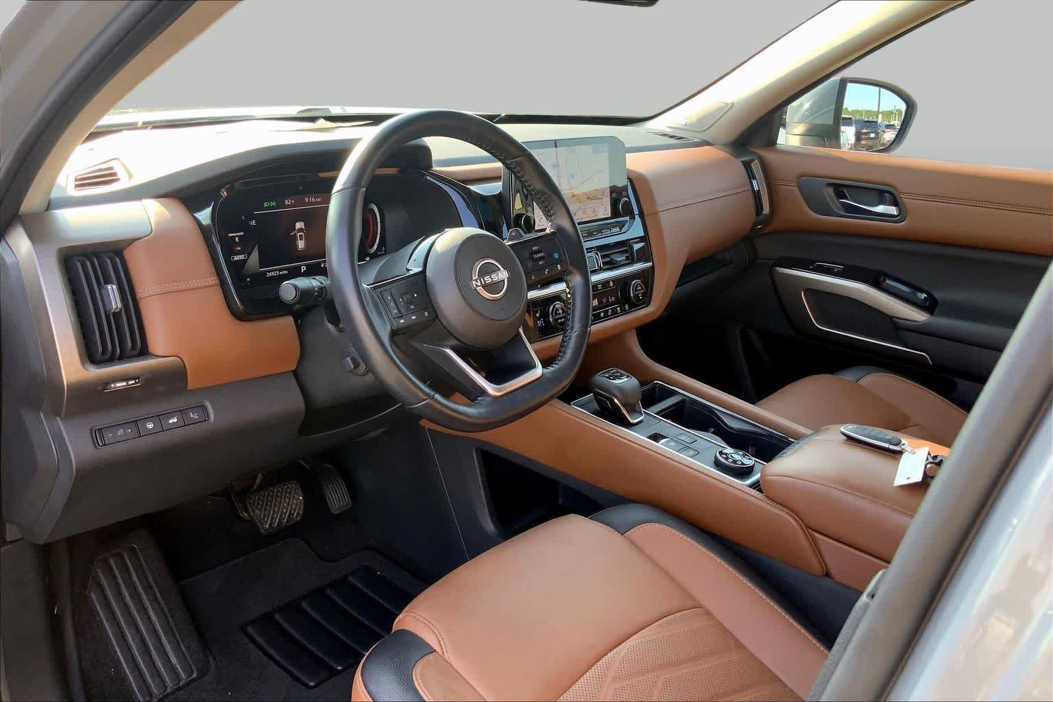 Used 2023 Nissan Pathfinder Platinum AWD/4WD image 17