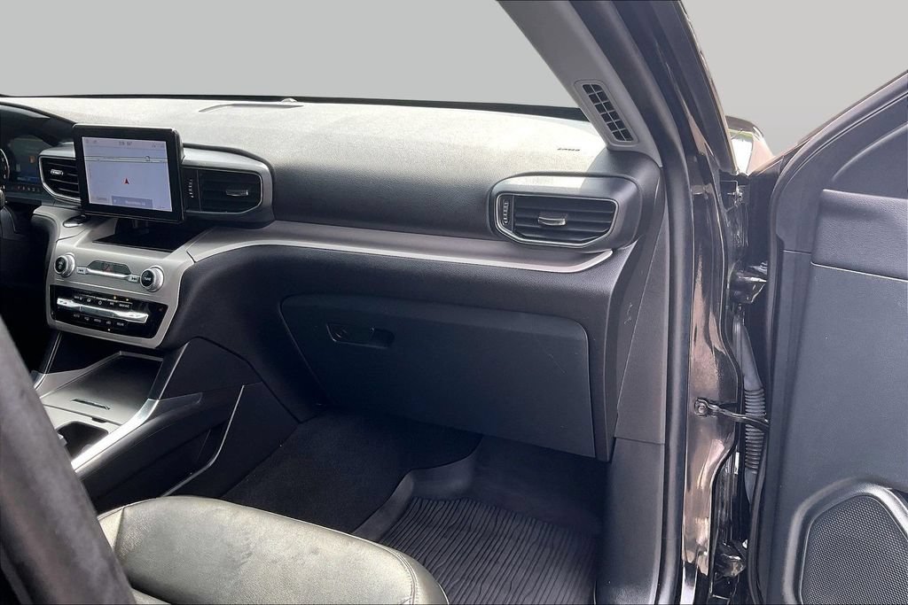 Certified 2023 Ford Explorer XLT w/ Equipment Group 202A RWD image 17