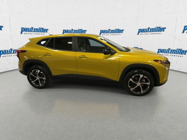 Used 2024 Chevrolet Trax RS w/ Sunroof Package FWD image 13