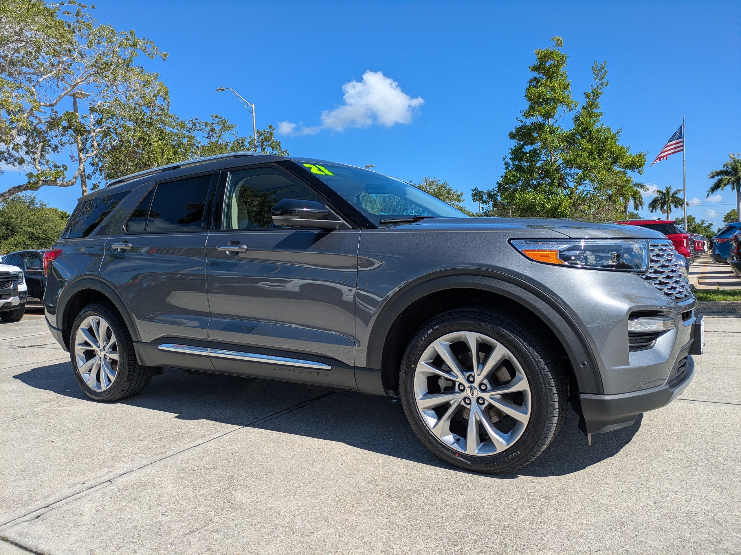 Certified 2021 Ford Explorer Platinum w/ Equipment Group 601A AWD/4WD image 2