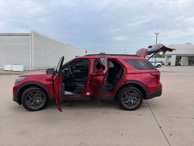 Certified 2025 Ford Explorer ST-Line w/ Premium Package AWD/4WD image 40