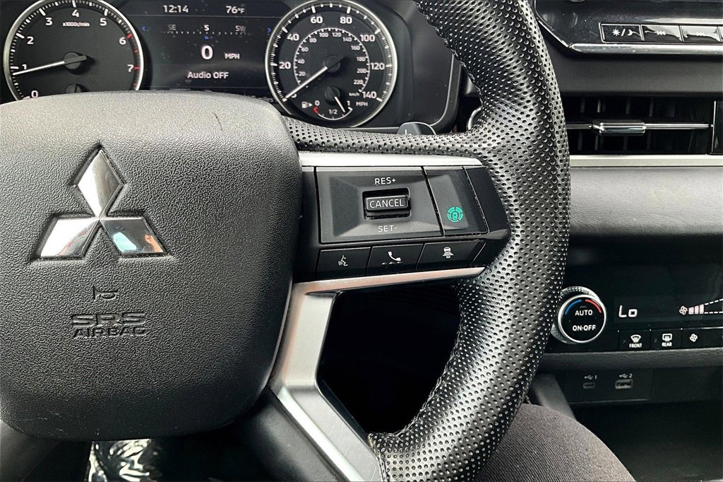 Used 2023 Mitsubishi Outlander SE image 18