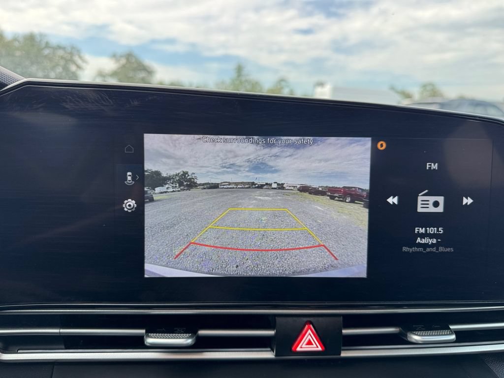 Used 2025 Hyundai Elantra SEL FWD image 41