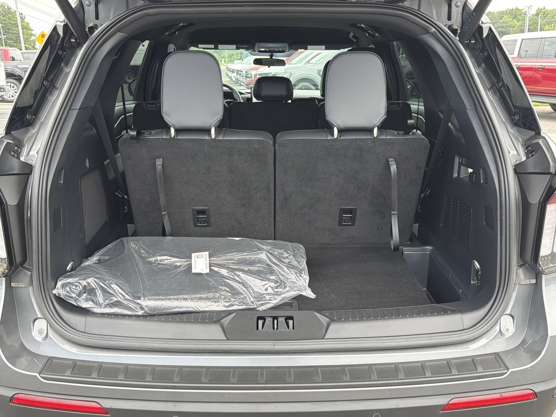 Certified 2025 Ford Explorer ST-Line RWD image 29