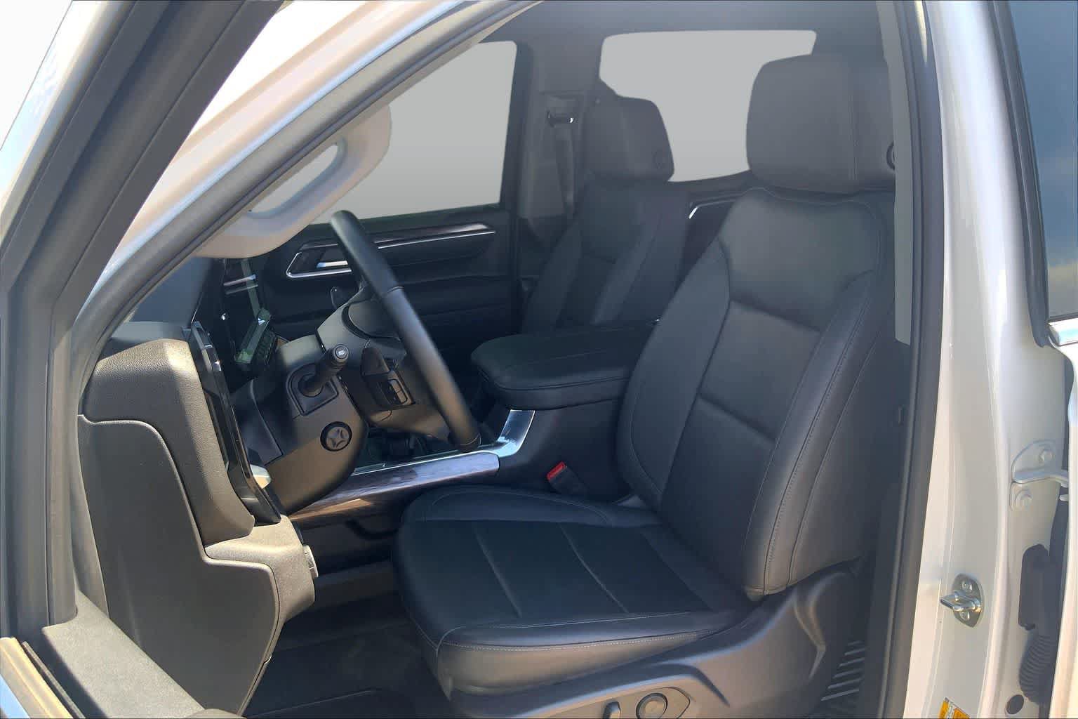 Used 2025 Chevrolet Silverado 1500 LTZ AWD/4WD image 8