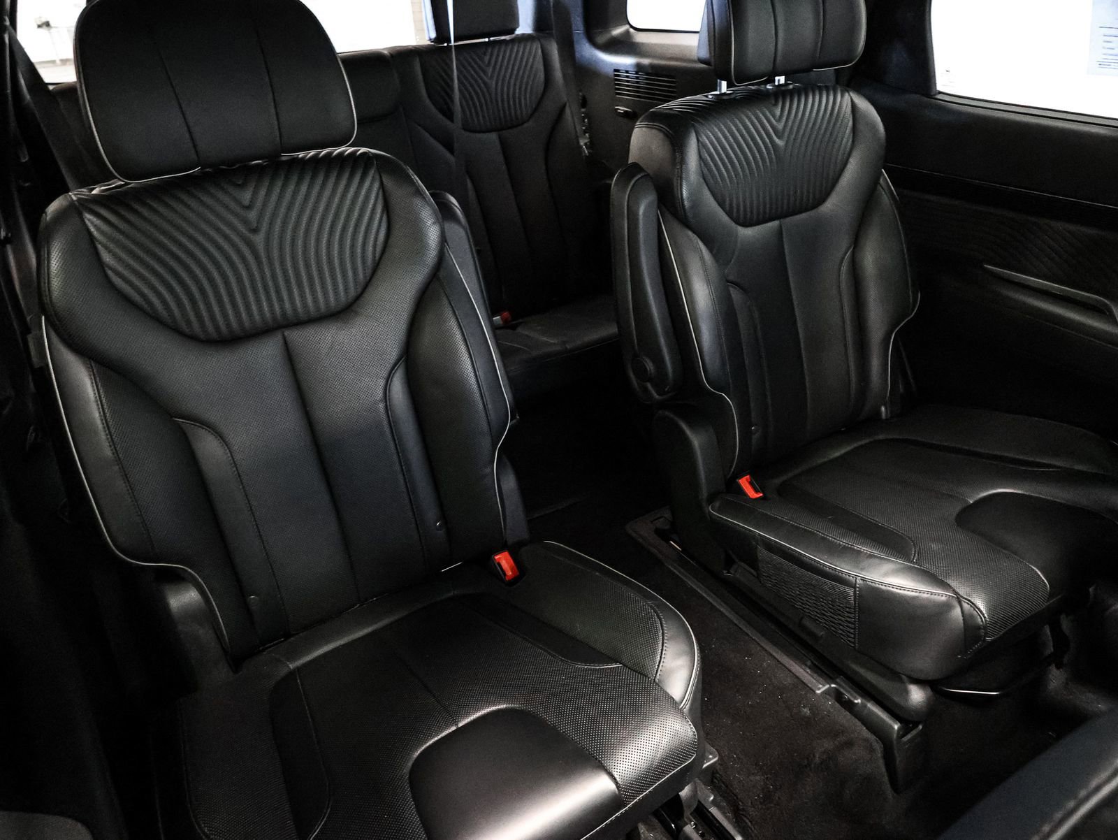 Used 2024 Hyundai Palisade Calligraphy image 23