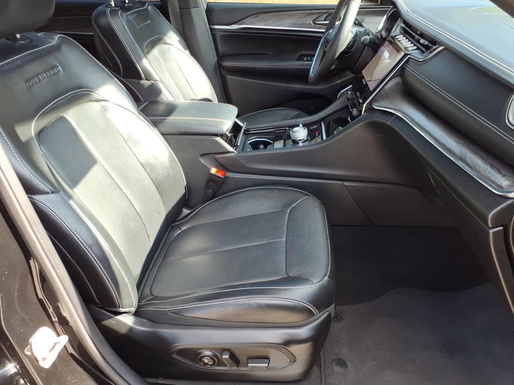 Used 2023 Jeep Grand Cherokee L Overland AWD/4WD image 3