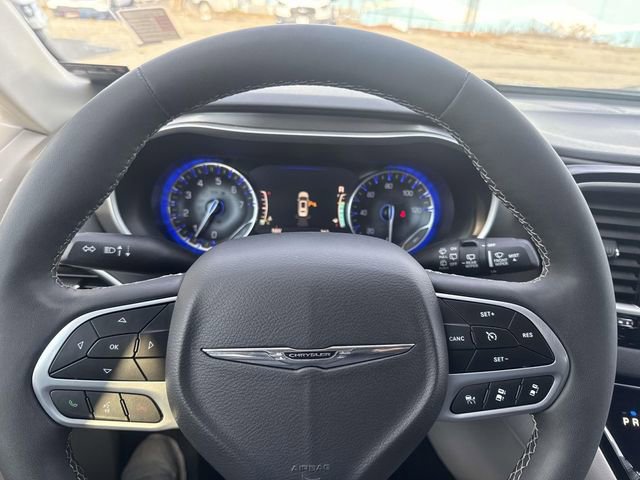 Used 2024 Chrysler Pacifica Touring-L image 27