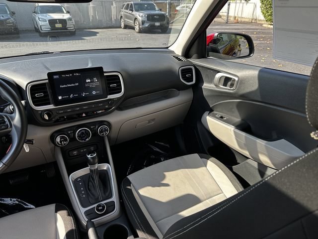 Used 2023 Hyundai Venue SEL FWD image 17