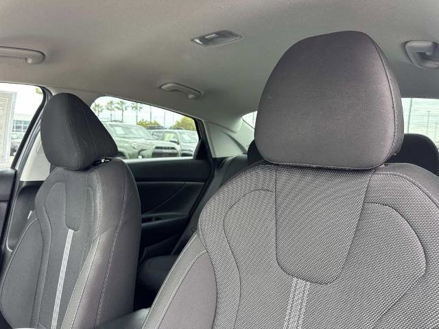 Used 2021 Hyundai Elantra SE FWD image 22