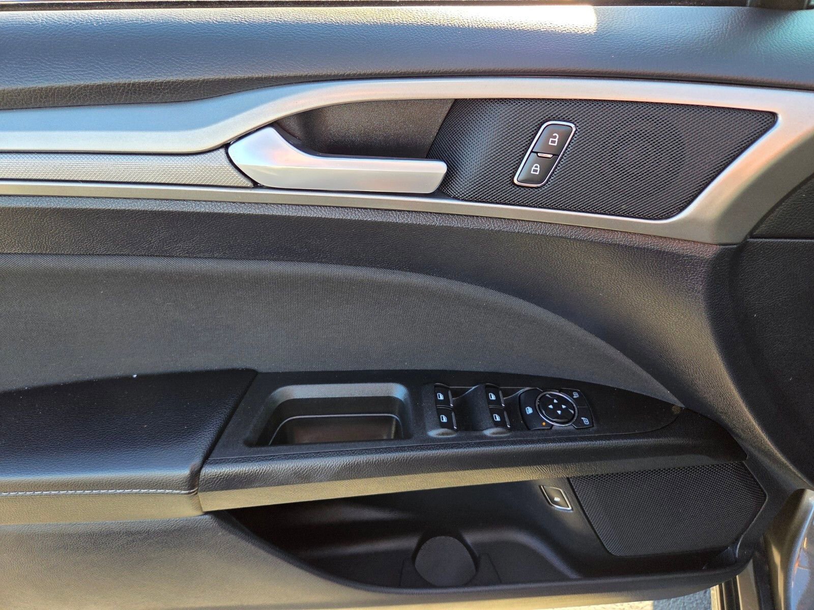 Certified 2020 Ford Fusion SE image 17