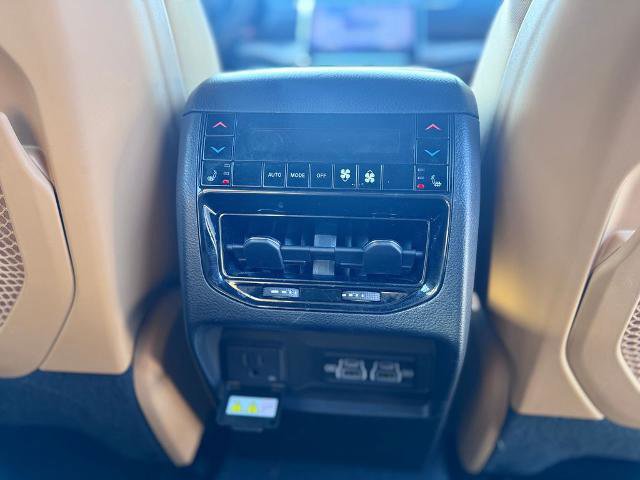 Used 2023 Jeep Grand Cherokee Summit image 19