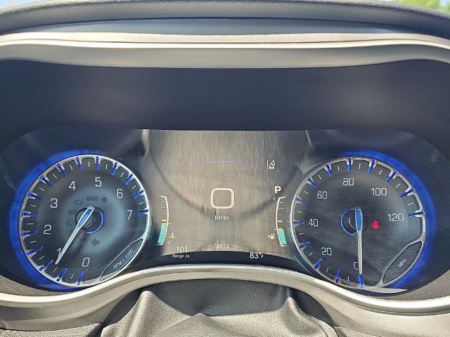 Used 2023 Chrysler Pacifica Touring-L FWD image 19