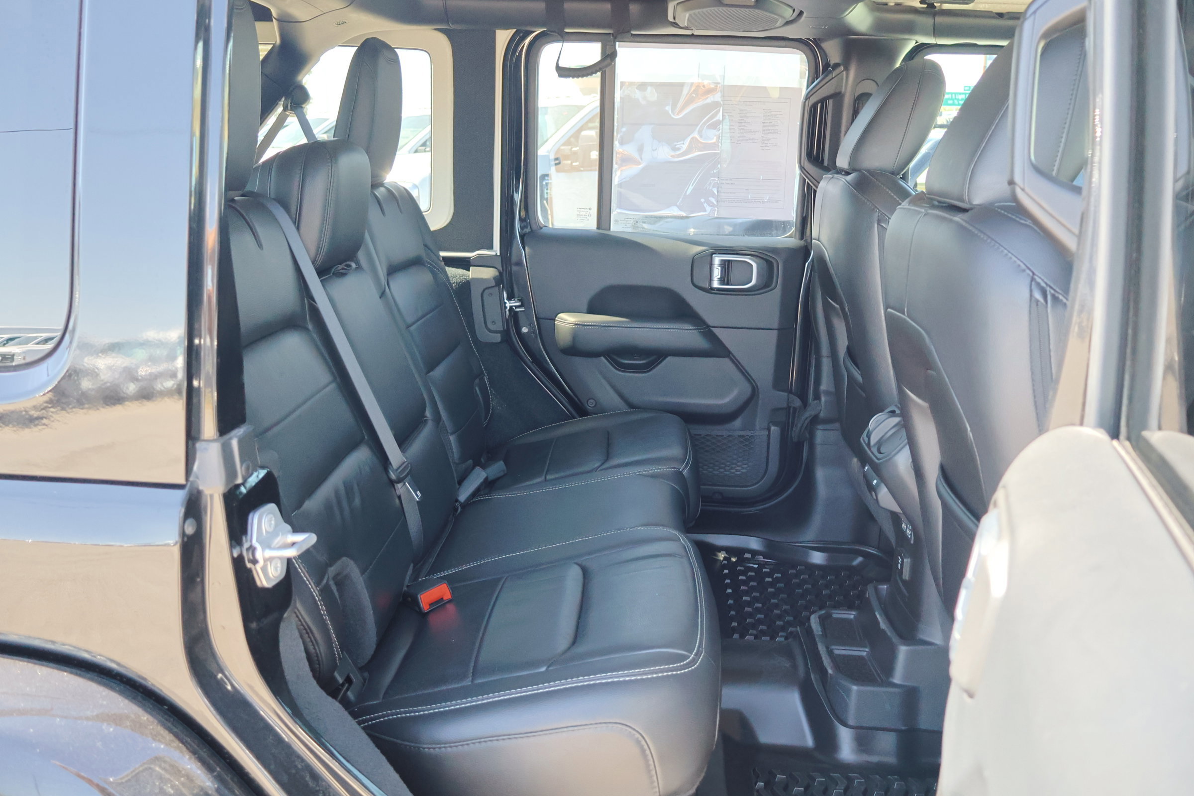 Used 2019 Jeep Wrangler Unlimited Sahara image 33