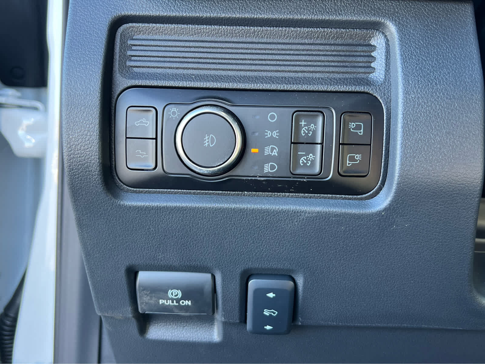 Certified 2026 Ford F350 Platinum AWD/4WD image 32