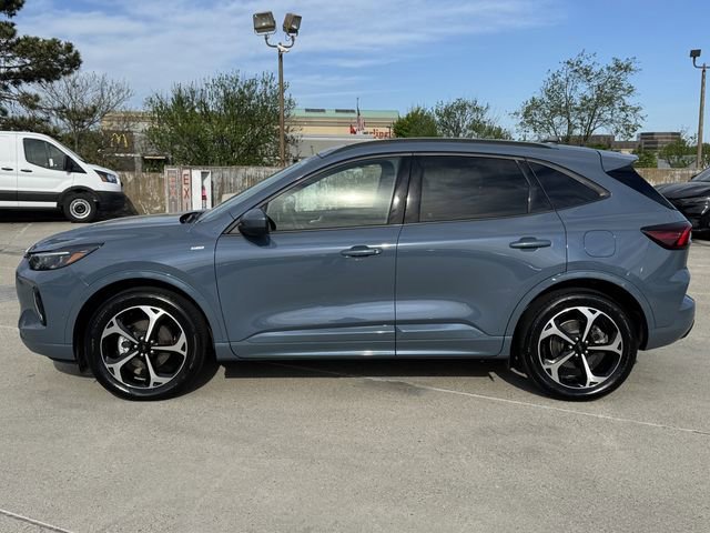 Certified 2023 Ford Escape ST-Line Elite w/ Premium Technology Package AWD/4WD image 2