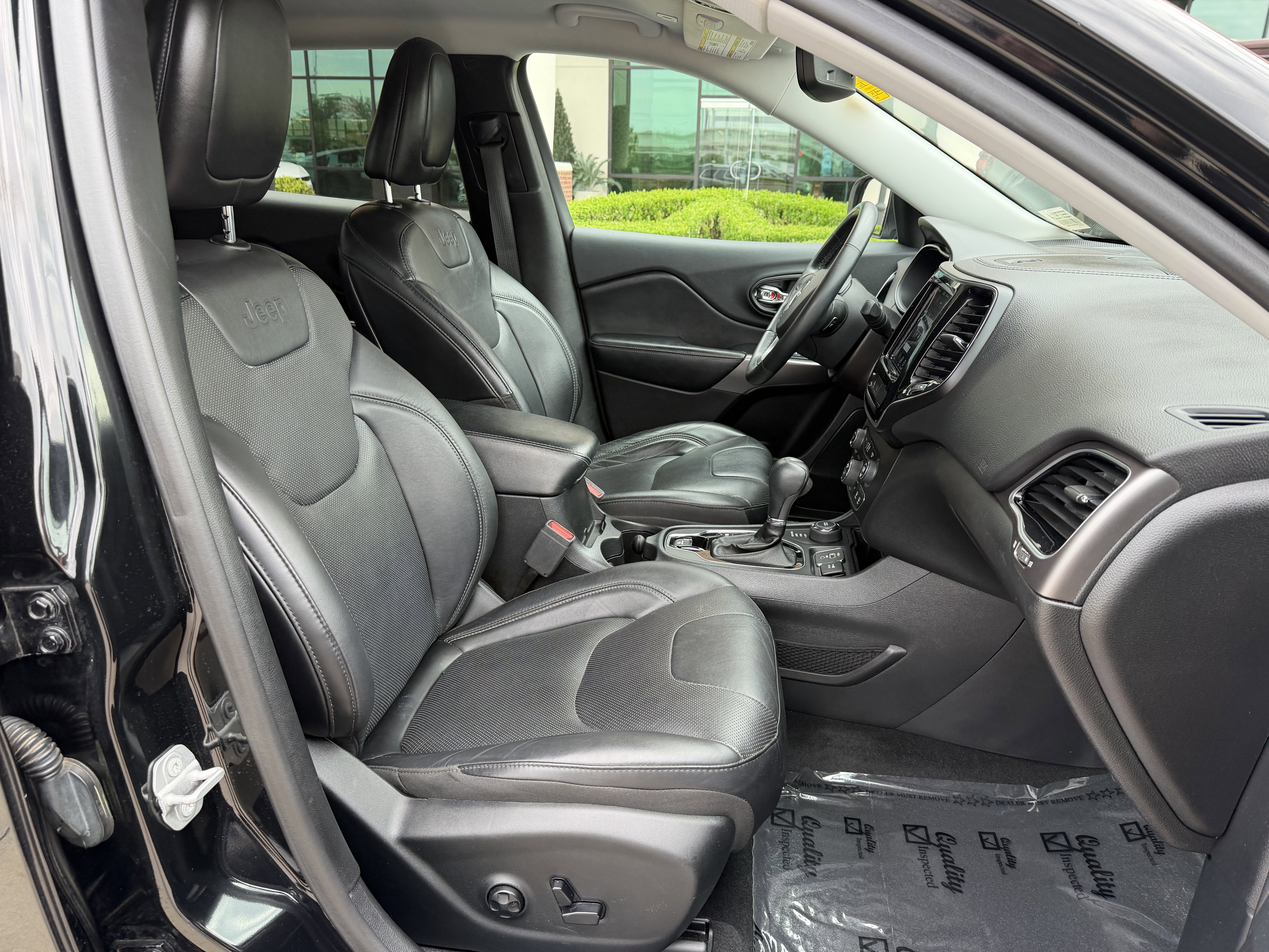 Used 2019 Jeep Cherokee Limited AWD/4WD image 31