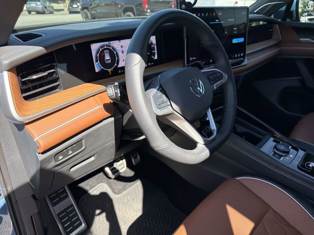 Used 2025 Volkswagen Tiguan SEL R-Line AWD/4WD image 12