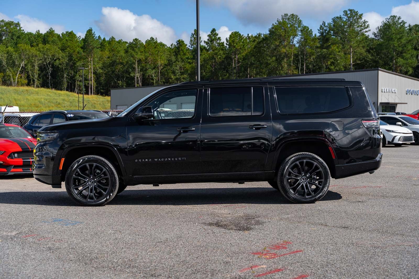 Used 2024 Jeep Grand Wagoneer L Series II w/ Quick Order Packagew 28T AWD/4WD image 4