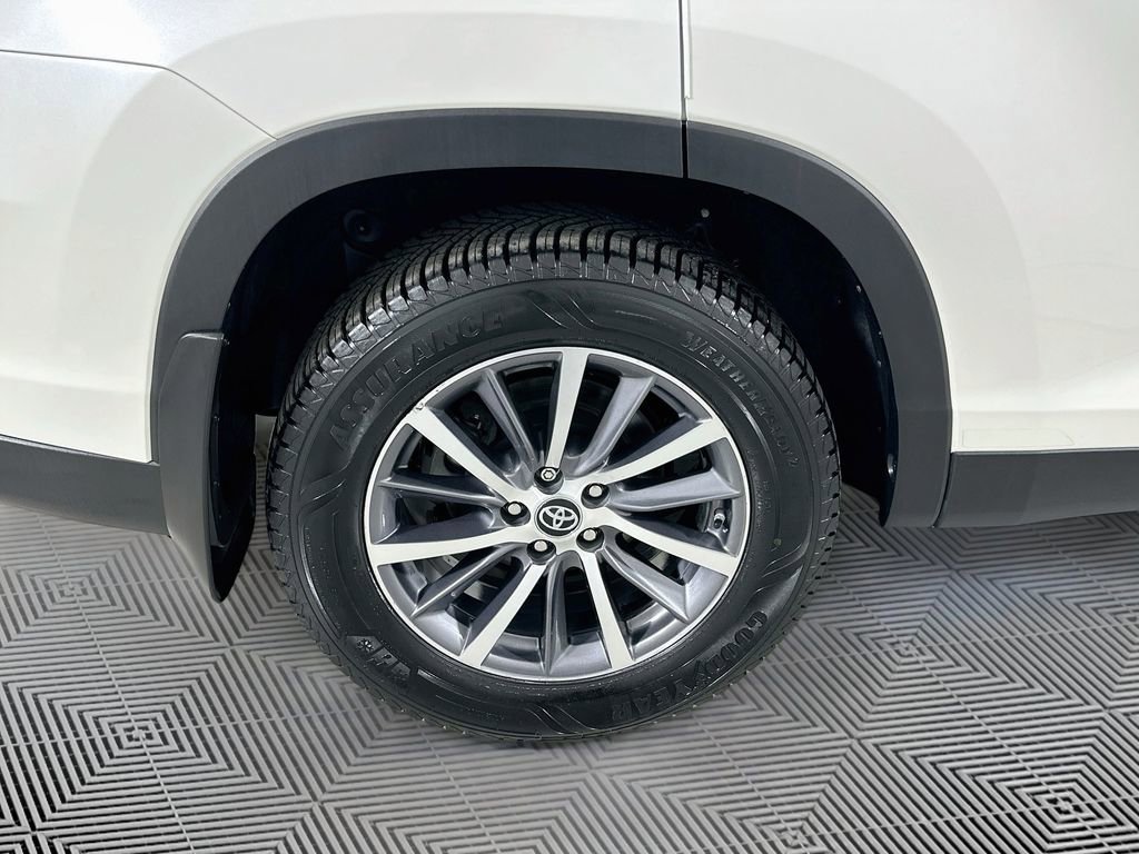 Used 2019 Toyota Highlander XLE image 17