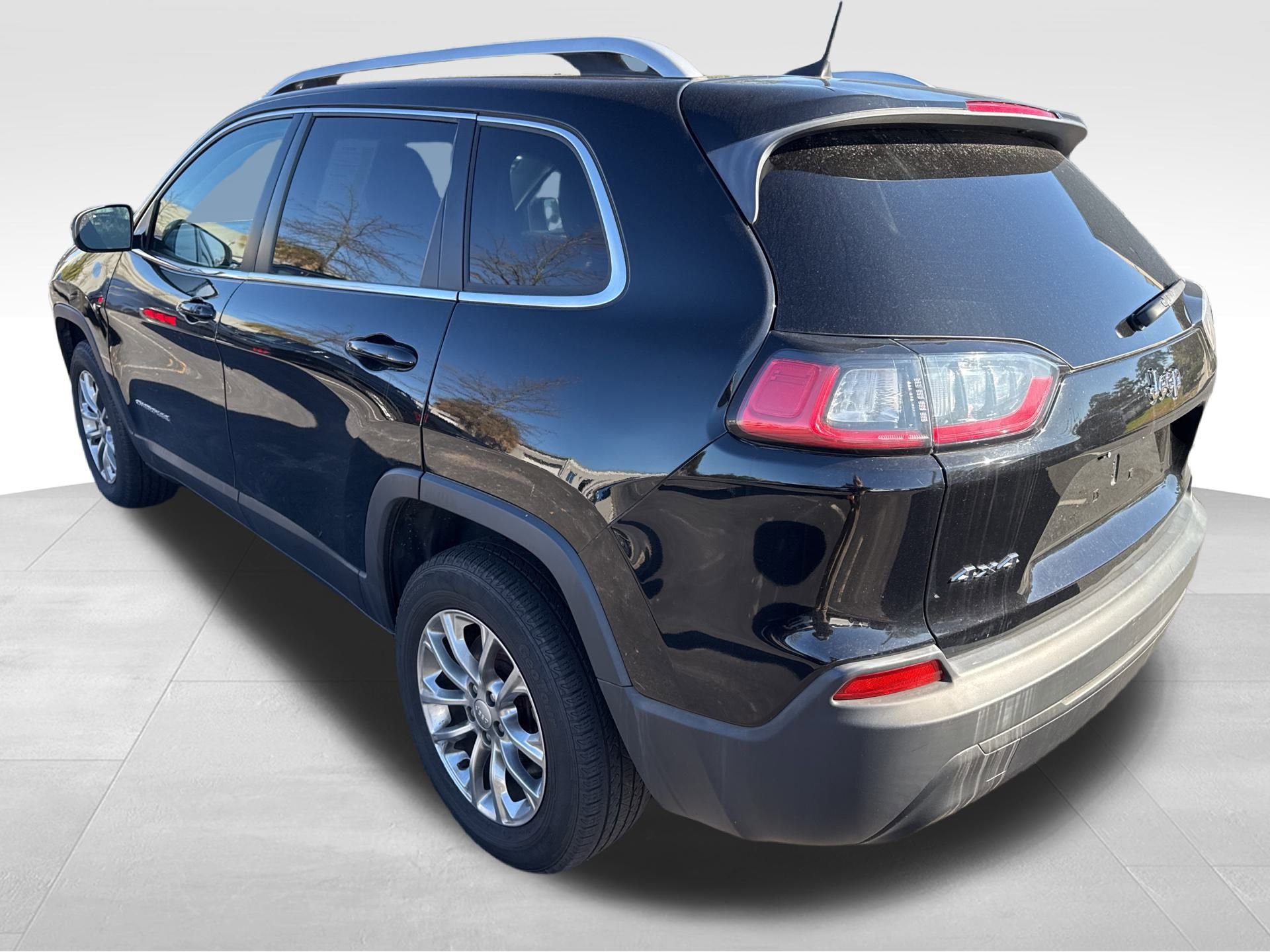 Used 2019 Jeep Cherokee Latitude Plus w/ Cold Weather Group image 5