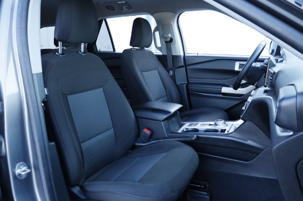 Certified 2024 Ford Explorer XLT RWD image 17