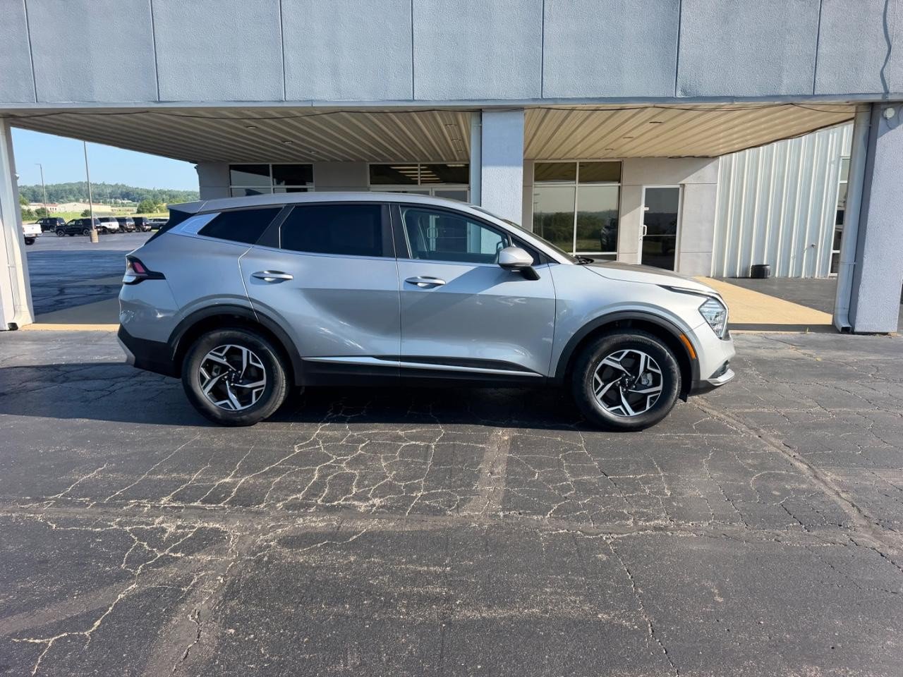 Used 2024 Kia Sportage LX AWD/4WD image 2